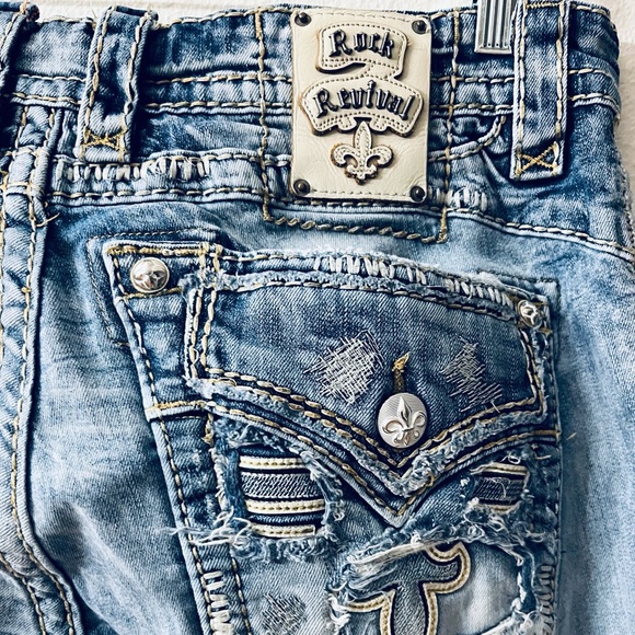 SOLD****EUC Men’s Rock Revival Chester Relaxed Straight Jeans - Picture 2 of 11